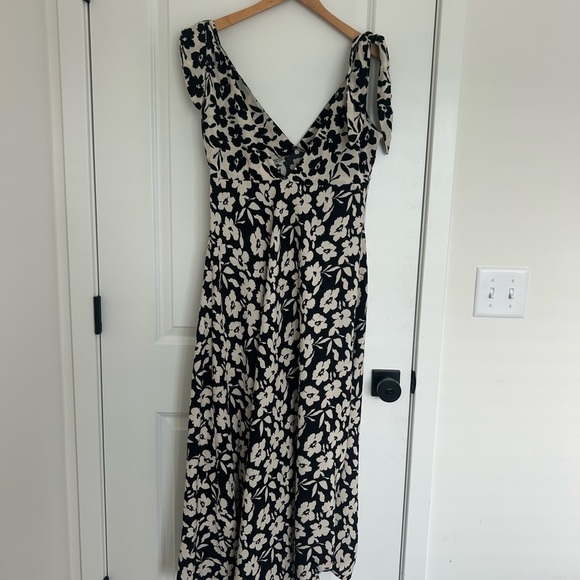 Vrg Grl Chic Black and White Floral Maxi Dress V Neck Tie Strap Size 16 - Picture 5 of 7